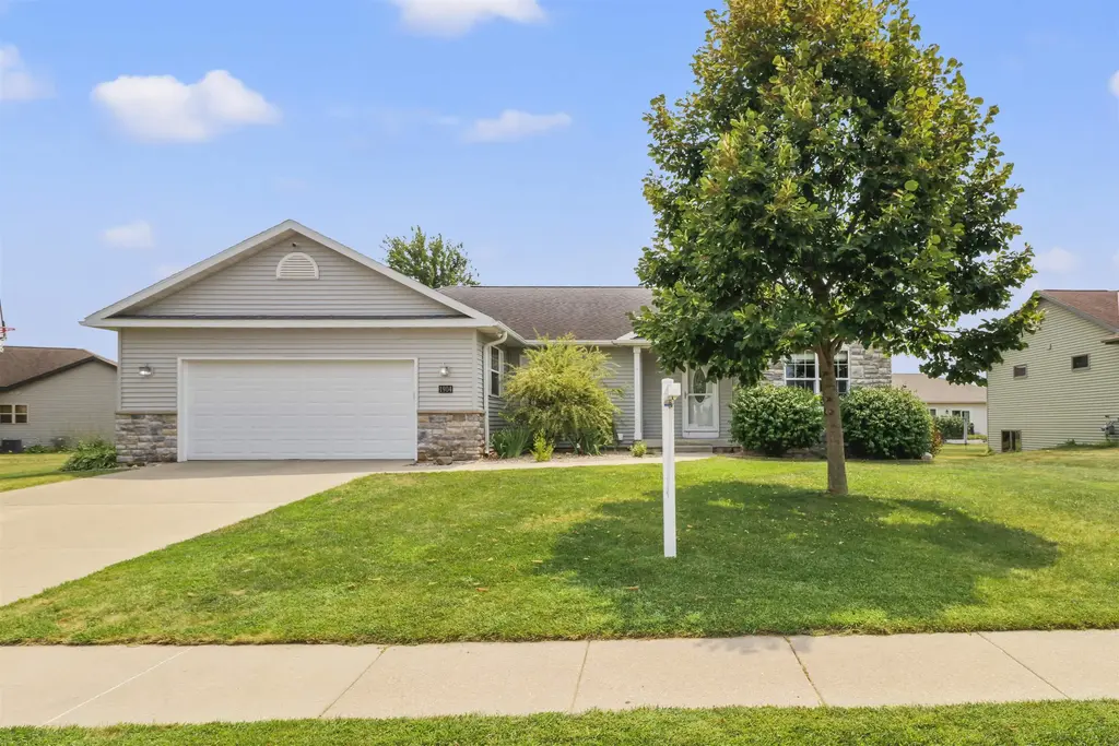 1904 Nighthawk Lane, Sauk City