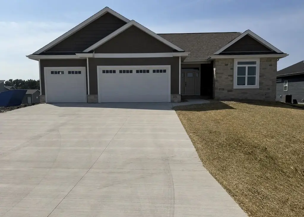 4074 Whistle Rock Circle, Windsor