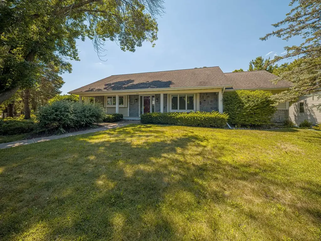 5941 Woods Edge Road, Fitchburg