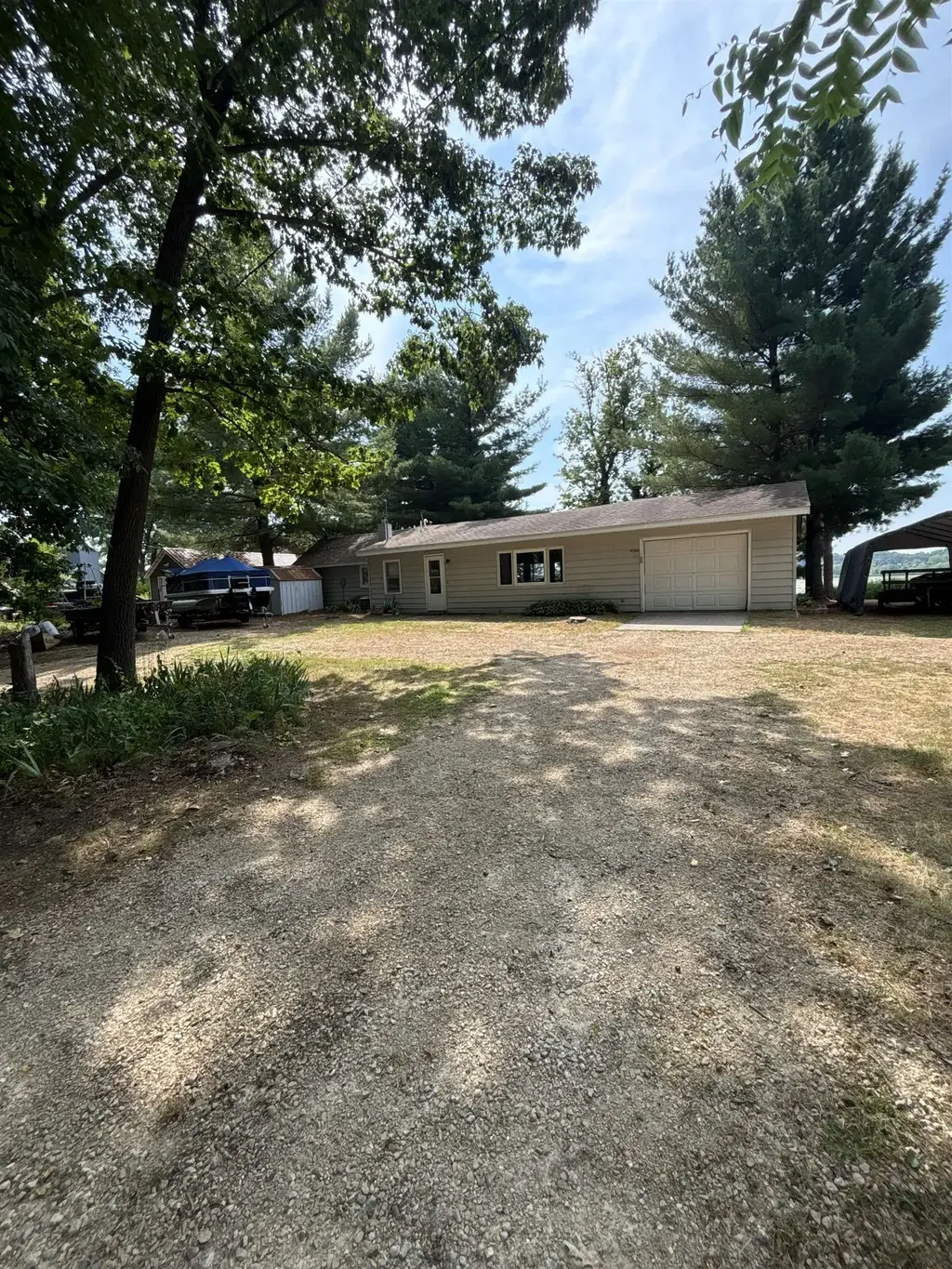 W5821 Lake Street, Packwaukee