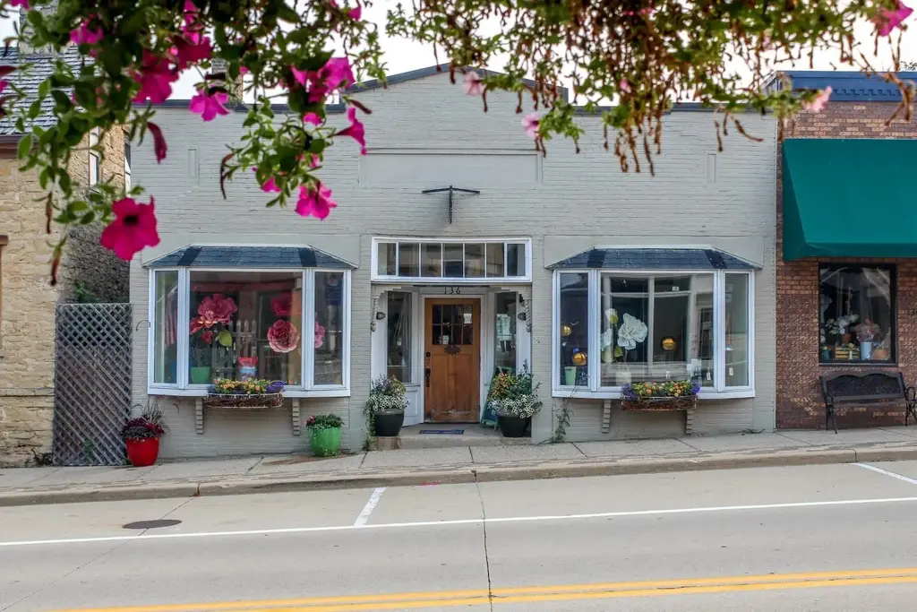 136 W Main Street, Cambridge