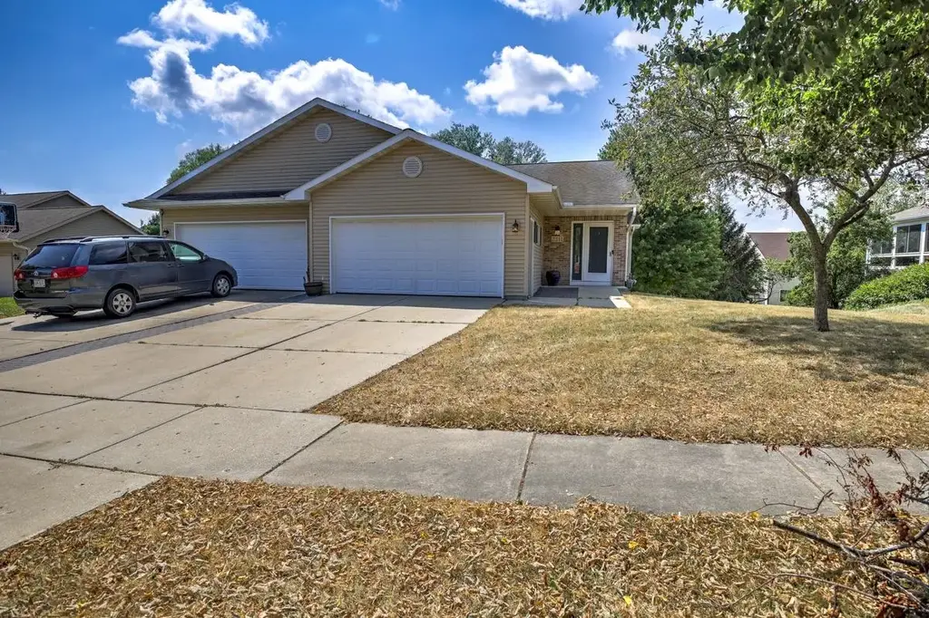 2211 Wood View Drive, Stoughton