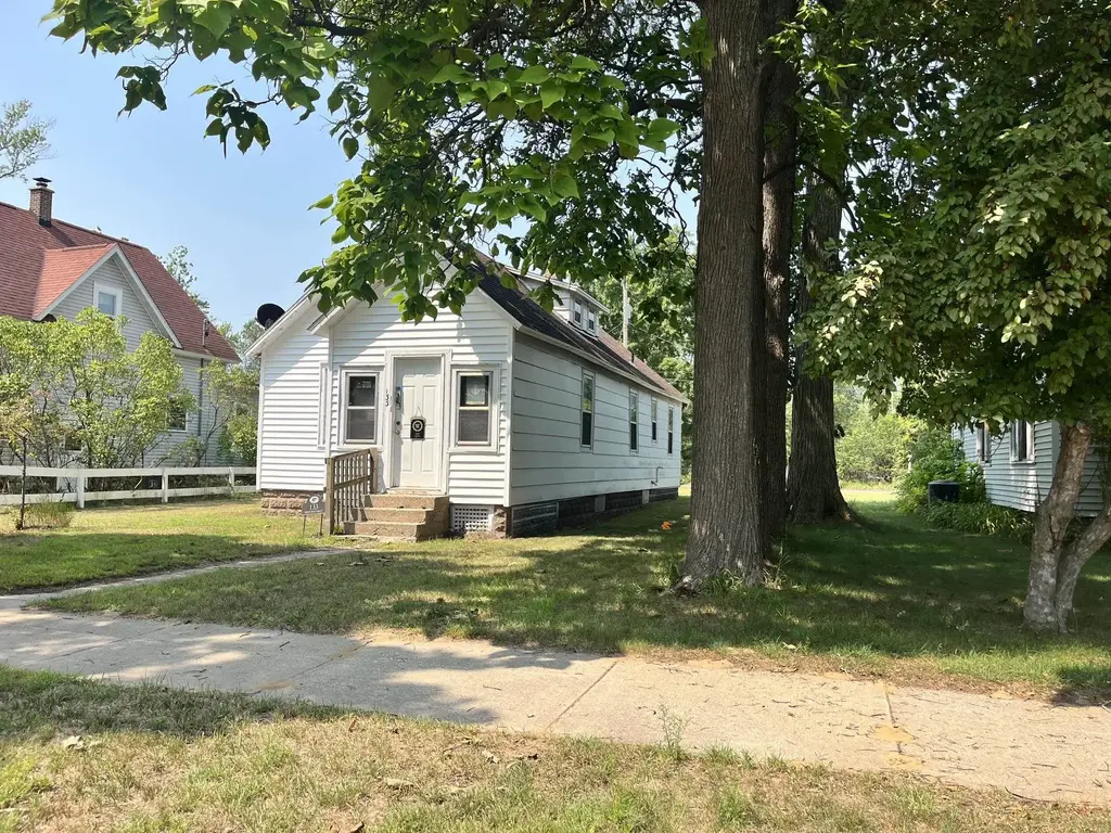 133 N Pine Street, Adams