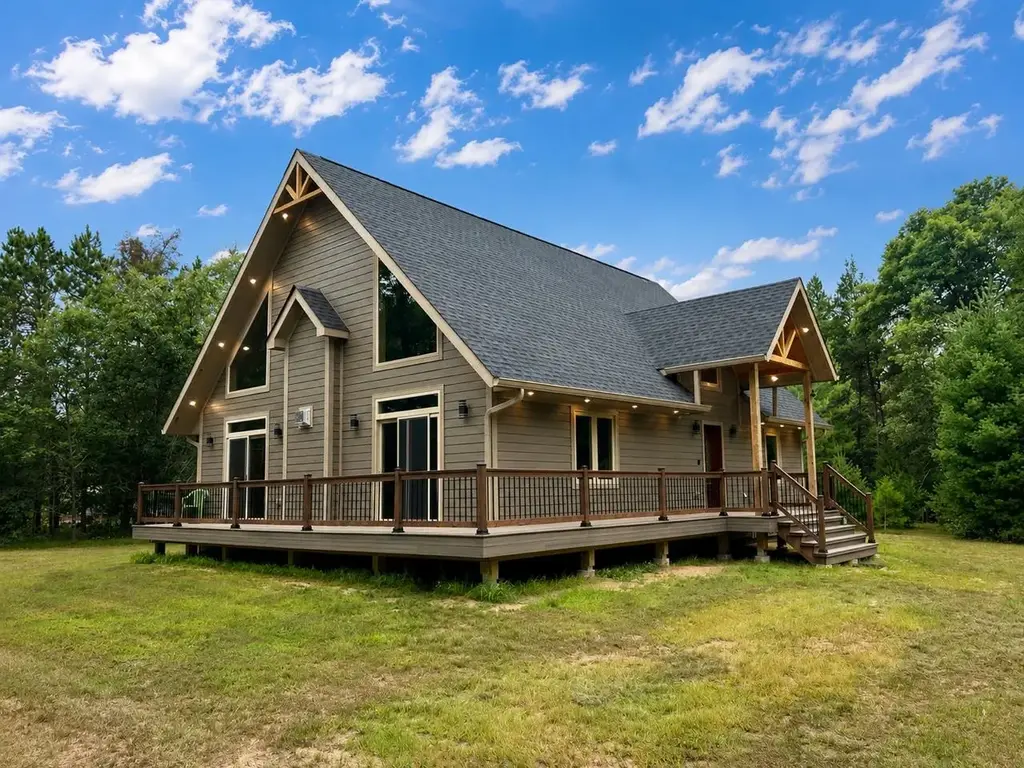 N10433 Queens Way, Necedah