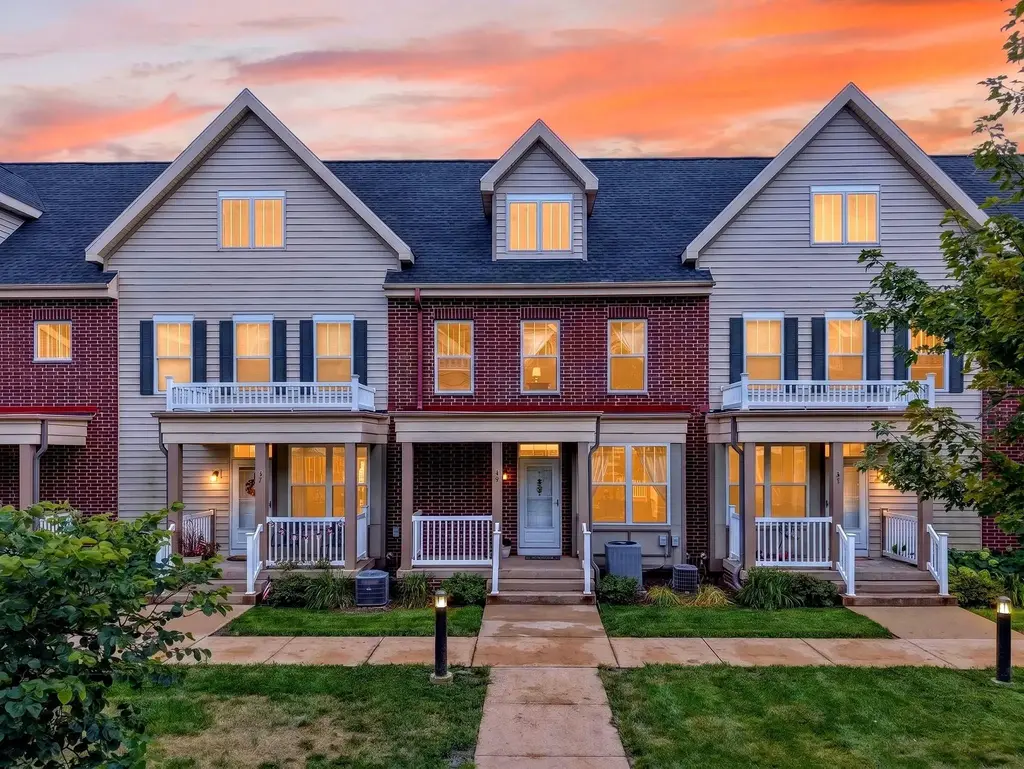 59 S Gardens Way, Fitchburg