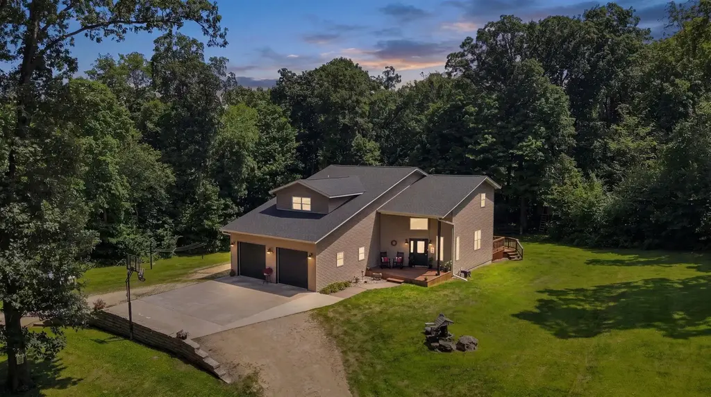 1884 W Timber Drive, Smelser