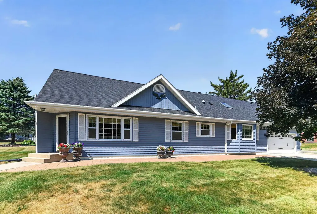 101 8th Street, Waunakee