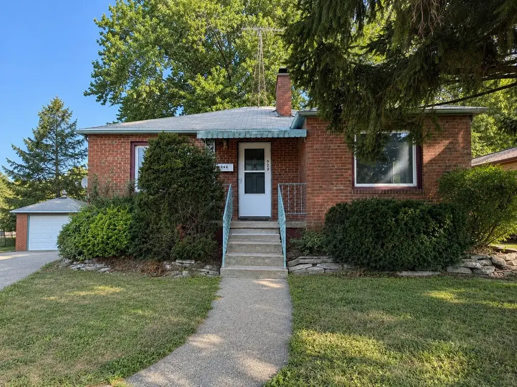 929 Center Street, Delavan