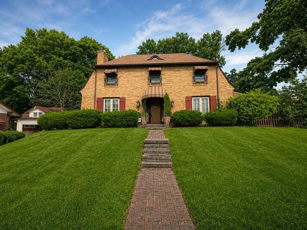 413 S Garfield Avenue, Janesville