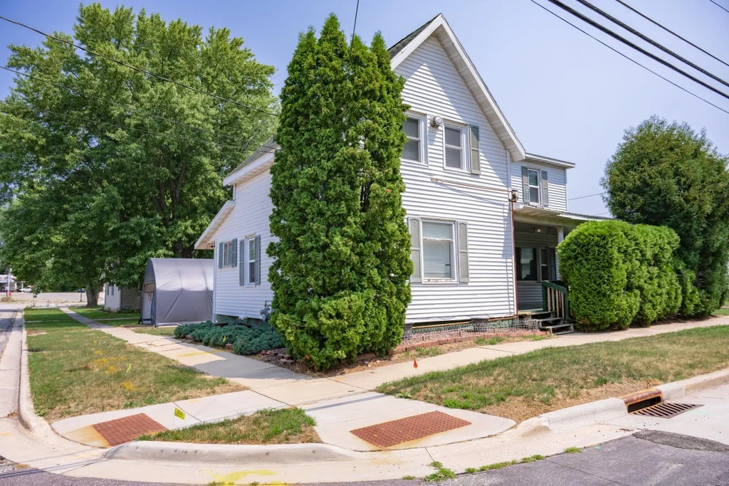 251 Maine Street, Mauston