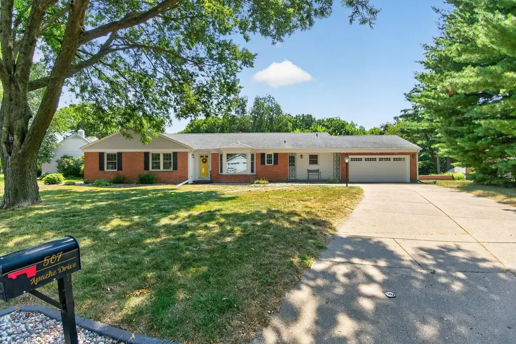 507 Apache Drive, Janesville