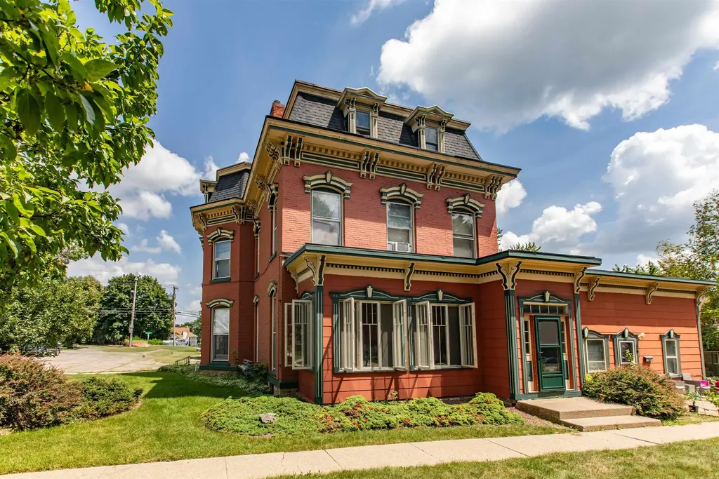 401 S Iowa Street, Dodgeville