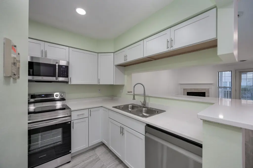 #4 - 905 Harbor House Drive, Madison