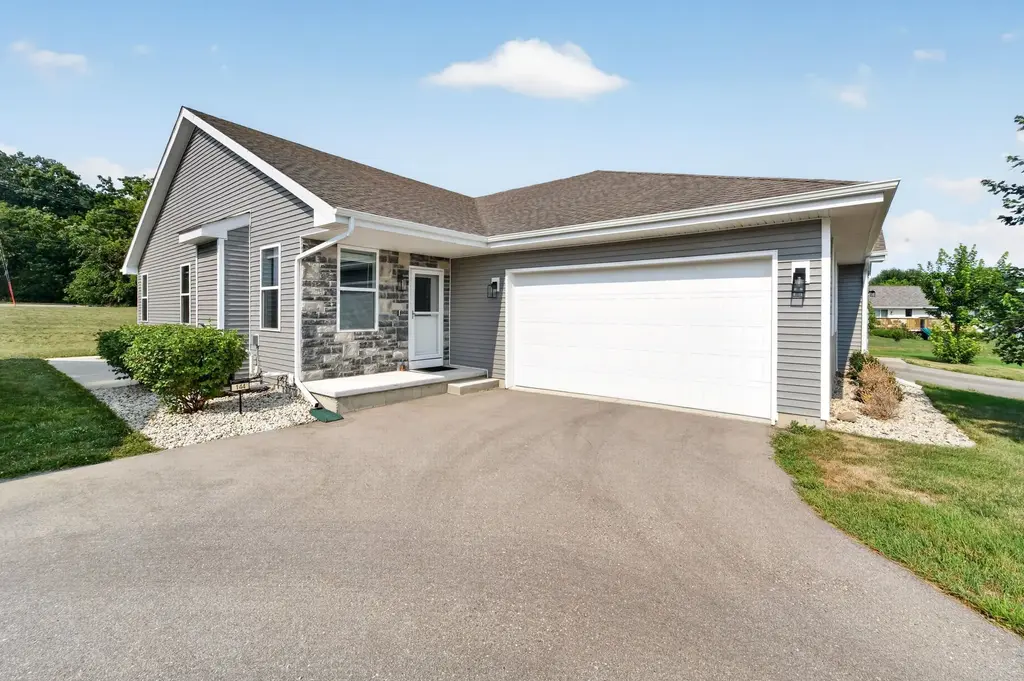 144 Bristle Way, Edgerton