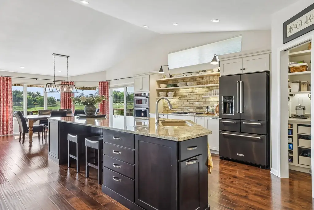 214 Bayfield Way, Lake Mills
