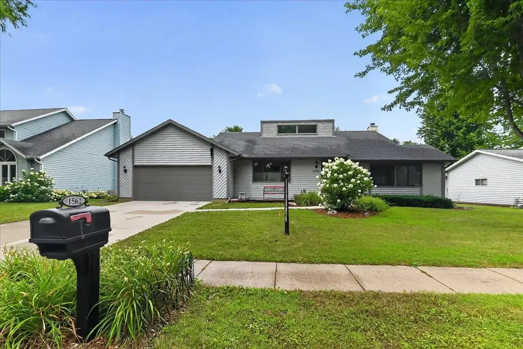 1562 Kuhle Drive, Sun Prairie