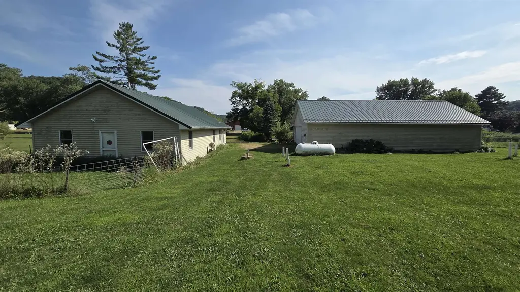 48568 Petersburg Lane, Haney