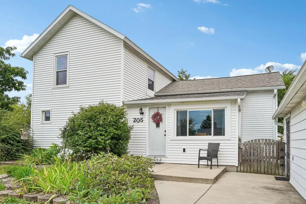 205 E 3rd Street, Waunakee