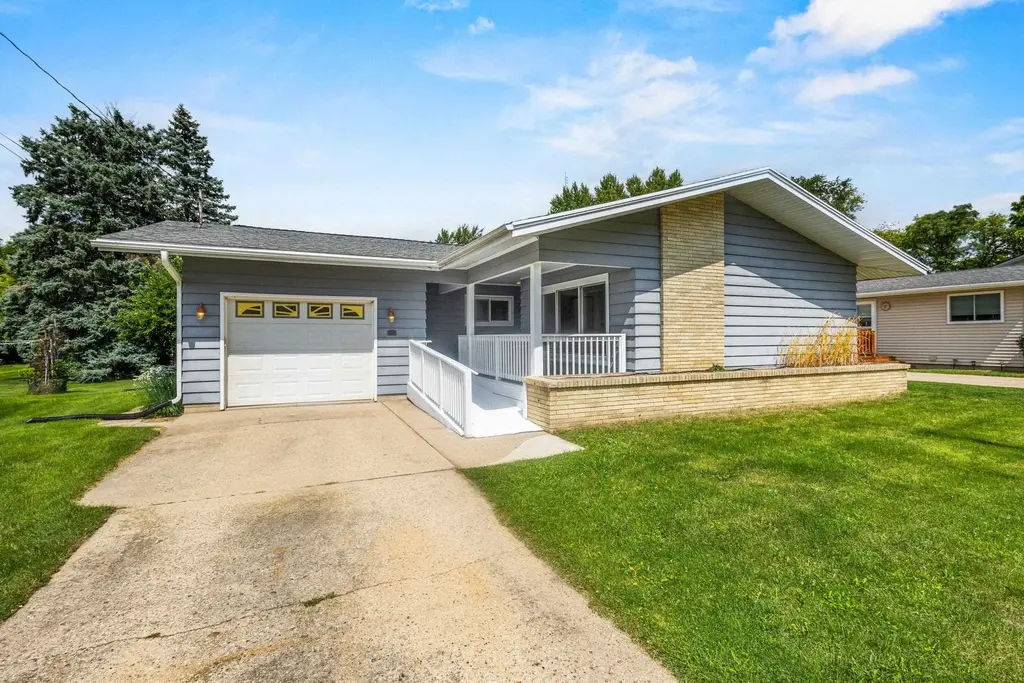 124 Wisconsin Street, Beaver Dam