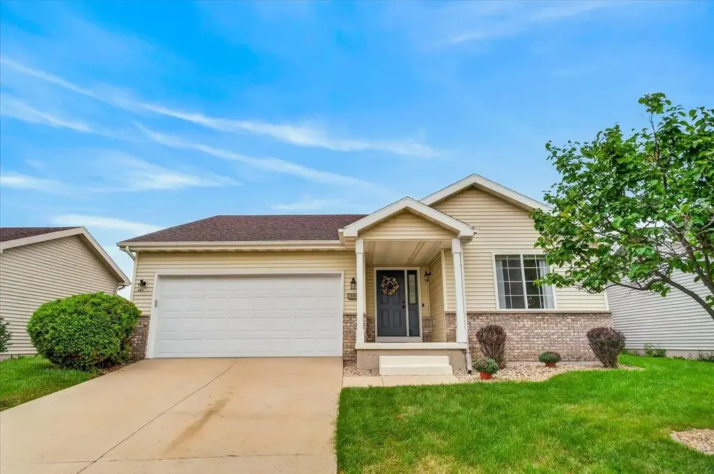 248 Tall Grass Trail, Sun Prairie
