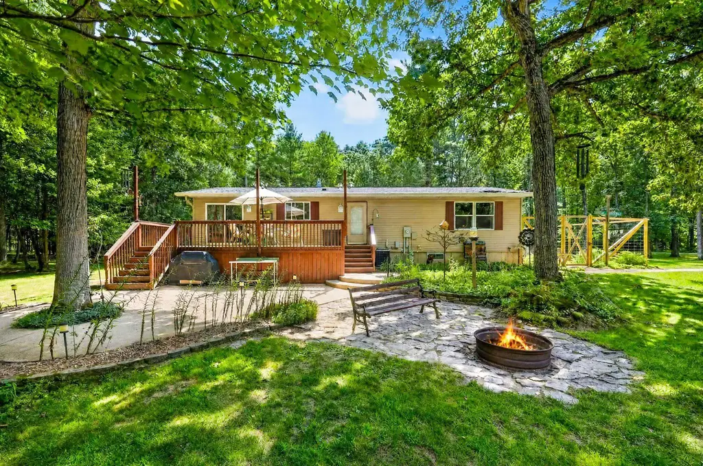W10352 29th Street, Camp Douglas