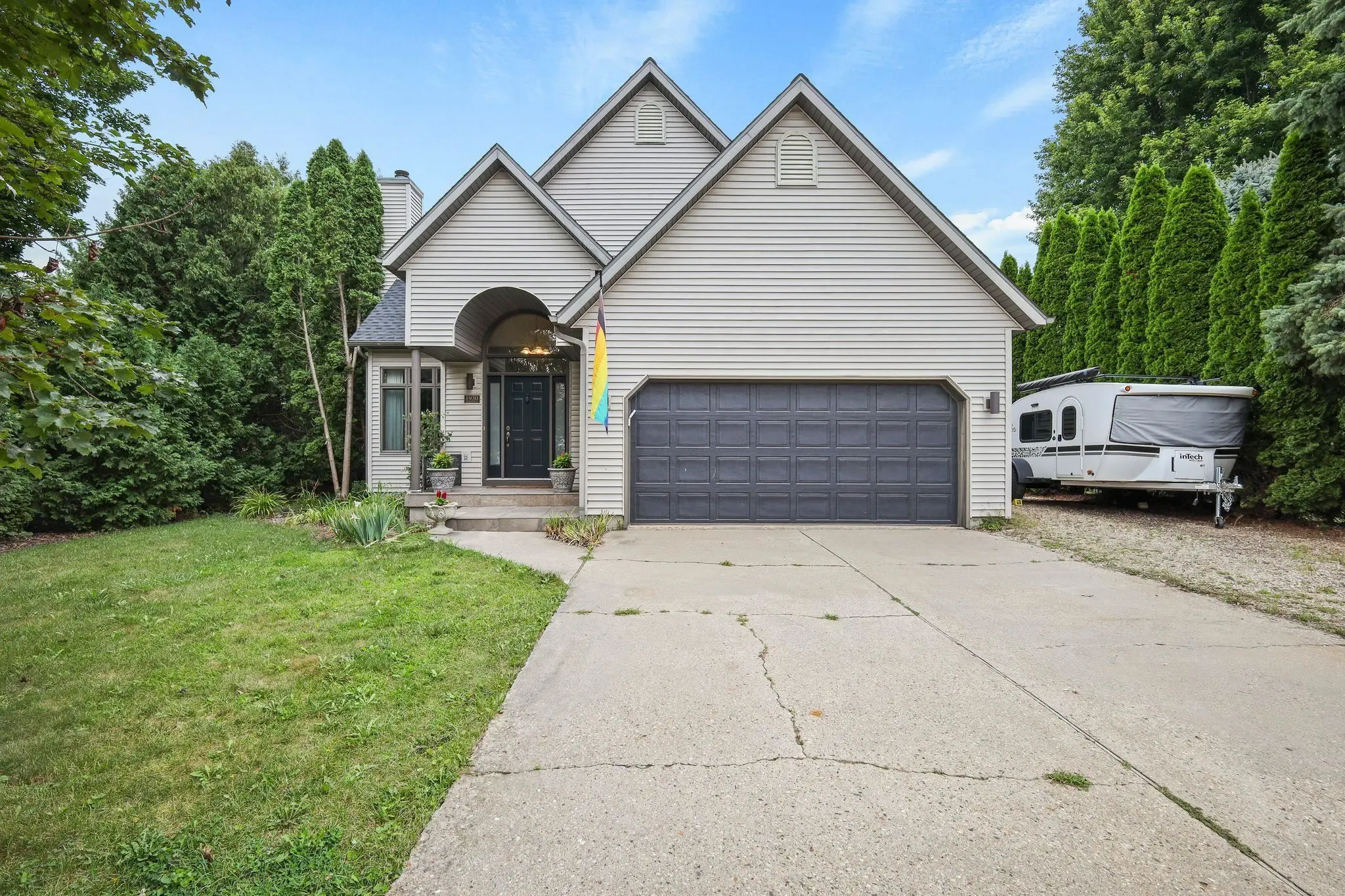 Photo of Listing #2029548