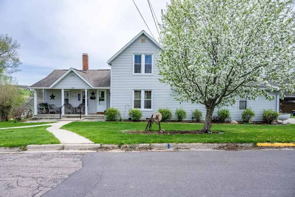 207 Spring Street, Elroy