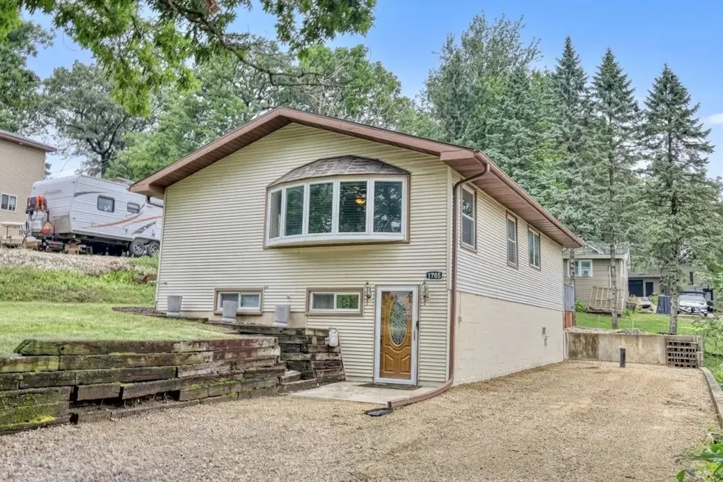 1705 E Road Six, Milton