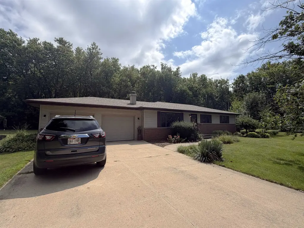 2451 S Country Lane, Beloit