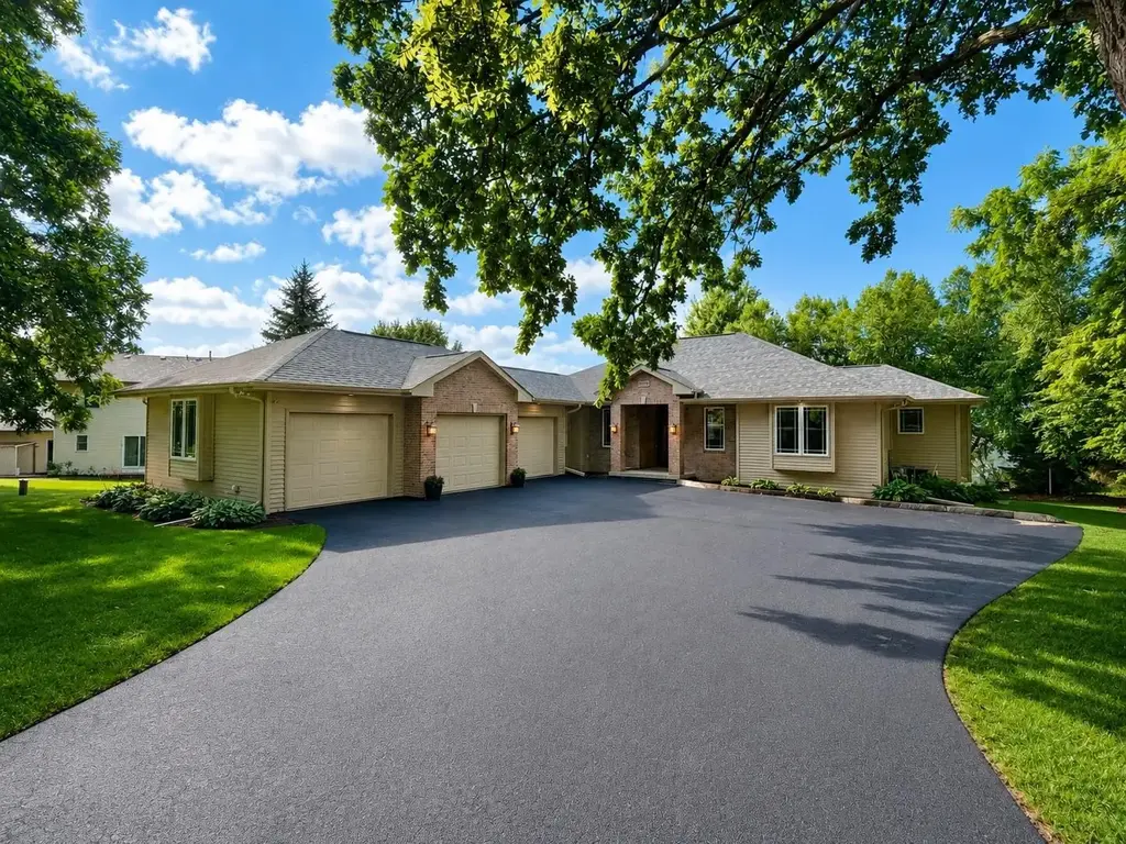 3738 Oak Lane Drive, Beloit