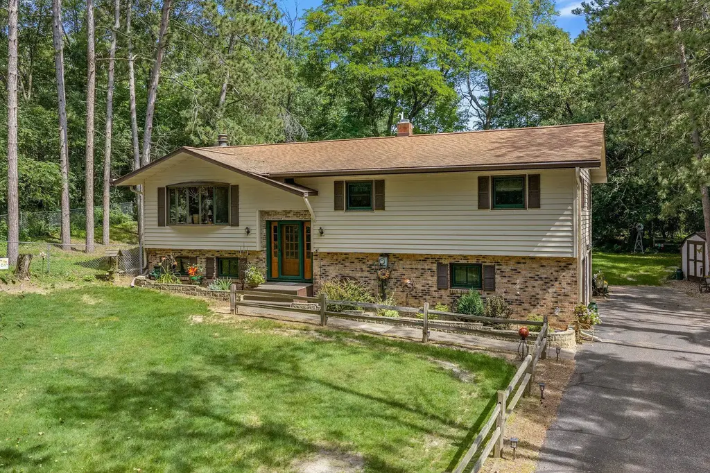 E11038 Pine Acres Drive, Baraboo