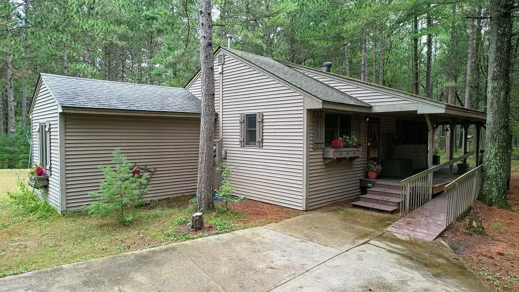 N5510 Deer Island Road, Bear Bluff