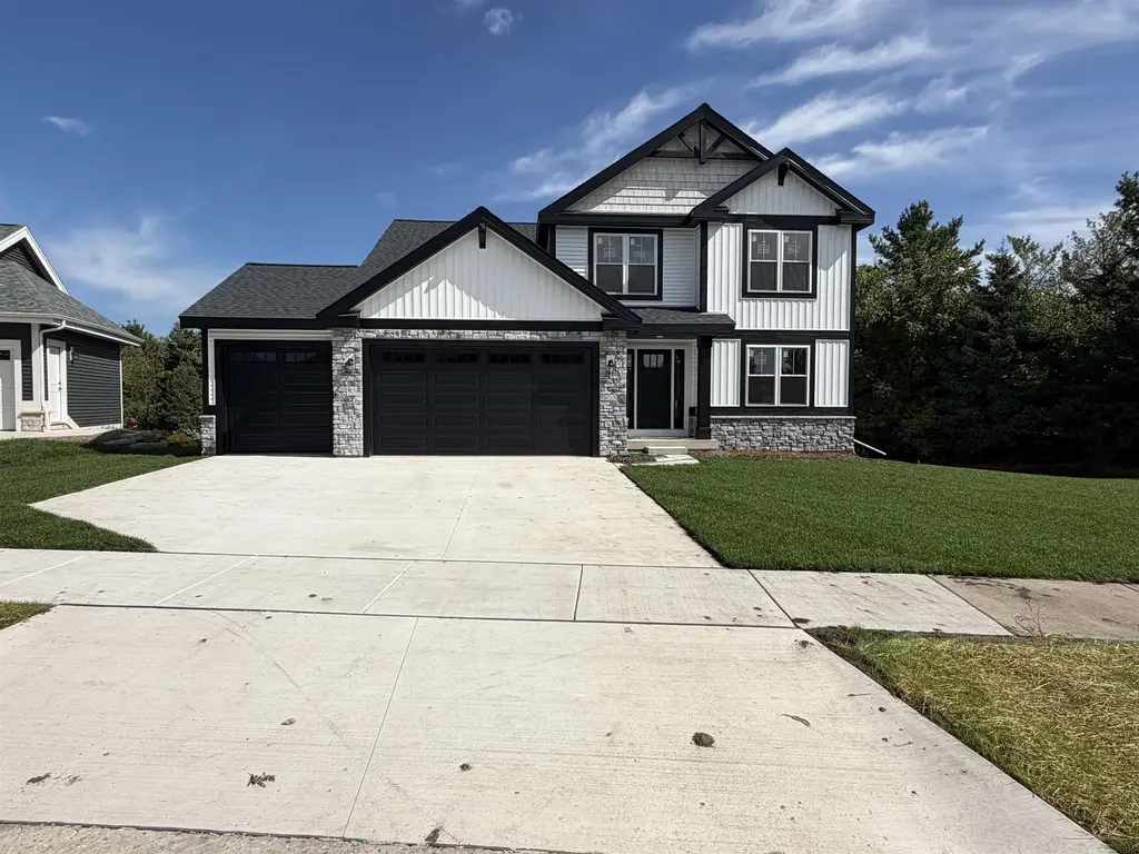 232 W Nelson Street, Deerfield