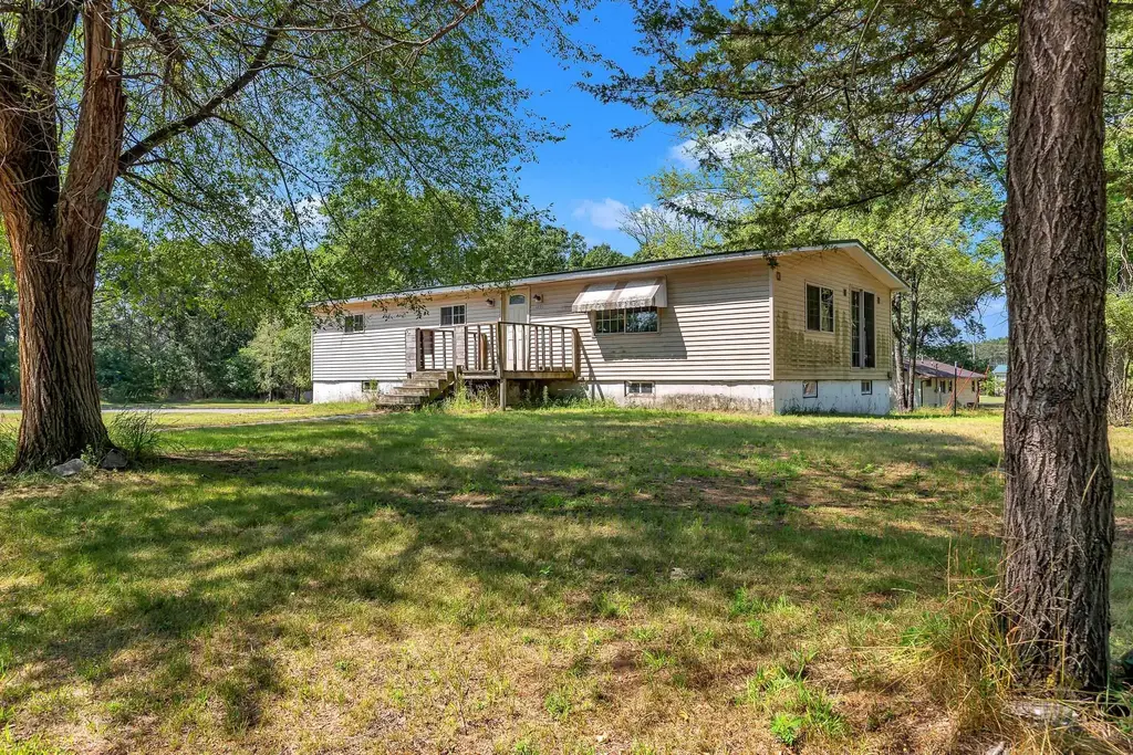 135 S Elm Street, Adams