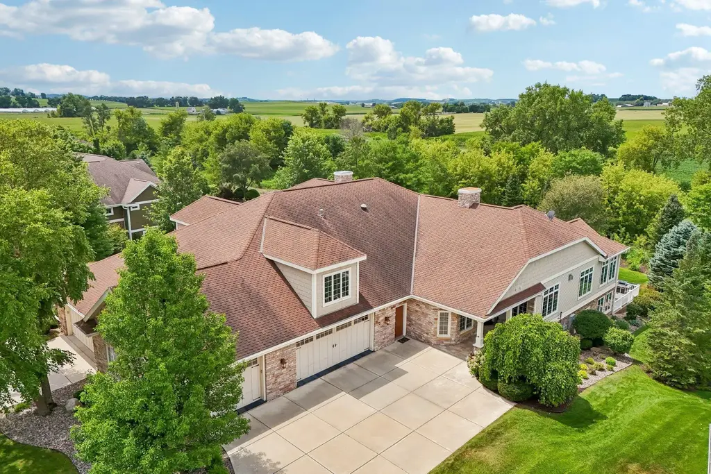 1616 Bellewood Drive, Waunakee