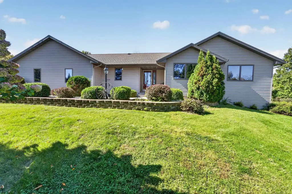 5701 N Ridge View Drive, Janesville
