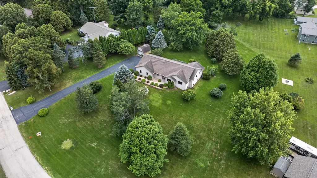 5701 N Ridge View Drive, Janesville