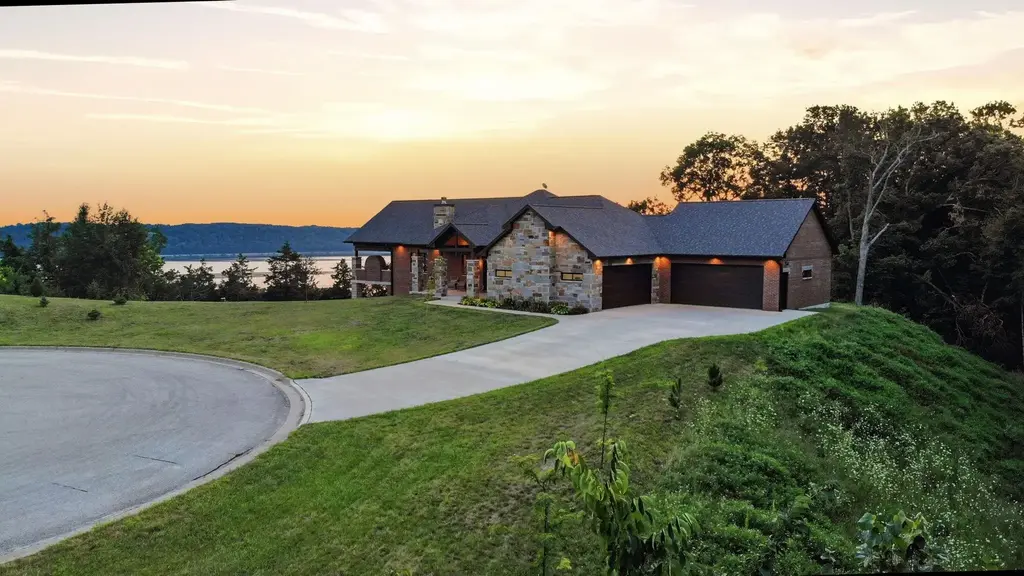 1597 Bluff Hollow Trail, Jamestown