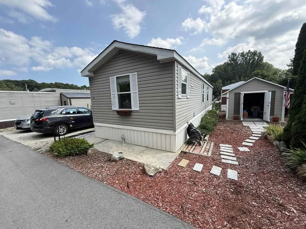 #c13 - 8481 S 5th Avenue, Oak Creek