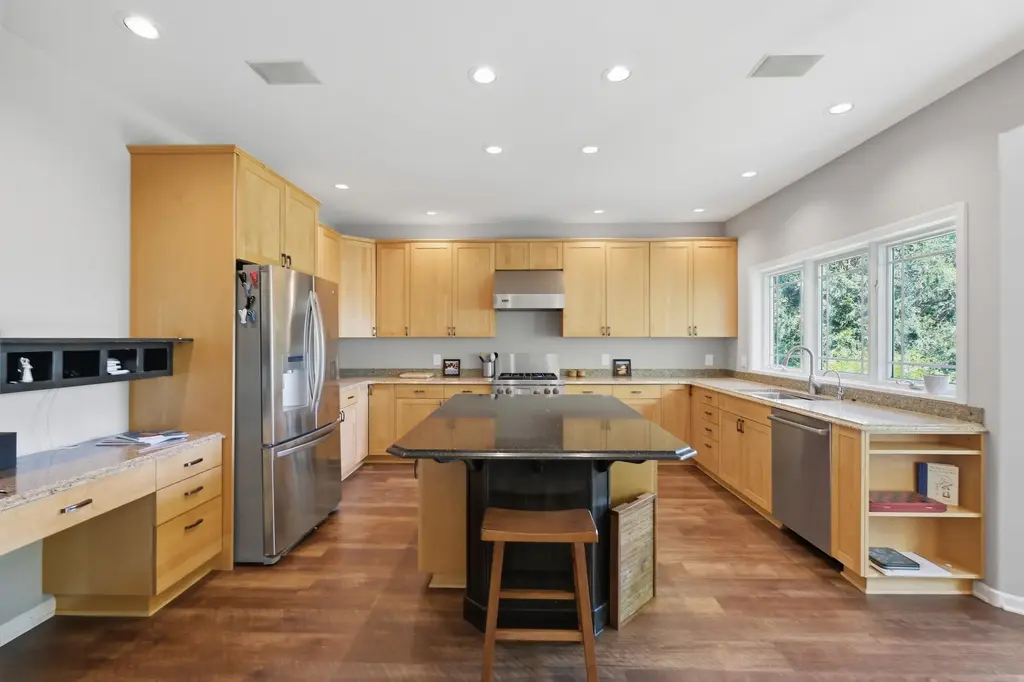 907 Cambridge Drive, Janesville