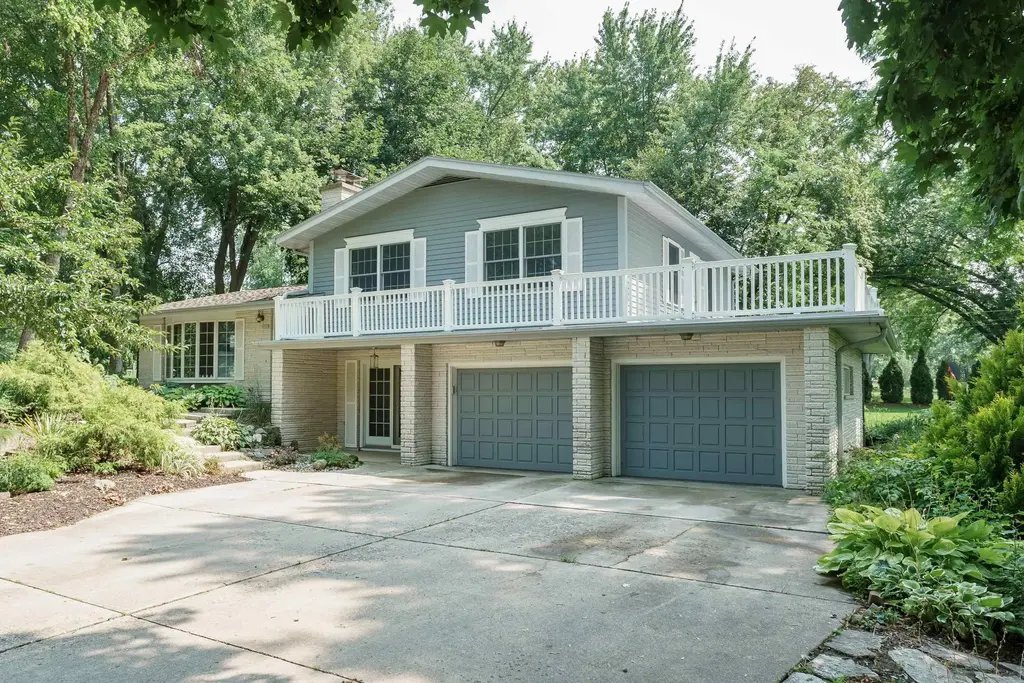 4527 E Oak Lane, Windsor