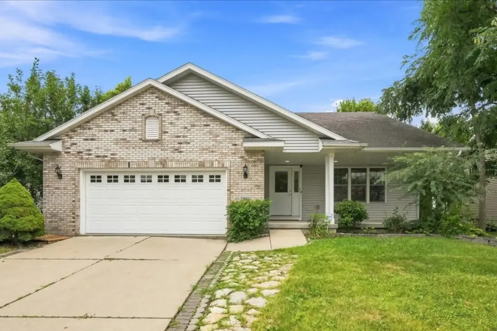 2880 Crinkle Root Drive, Fitchburg