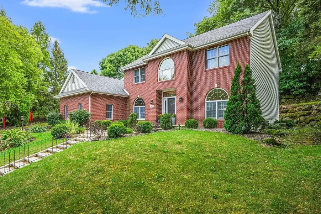 5825 Pembroke Court, Fitchburg