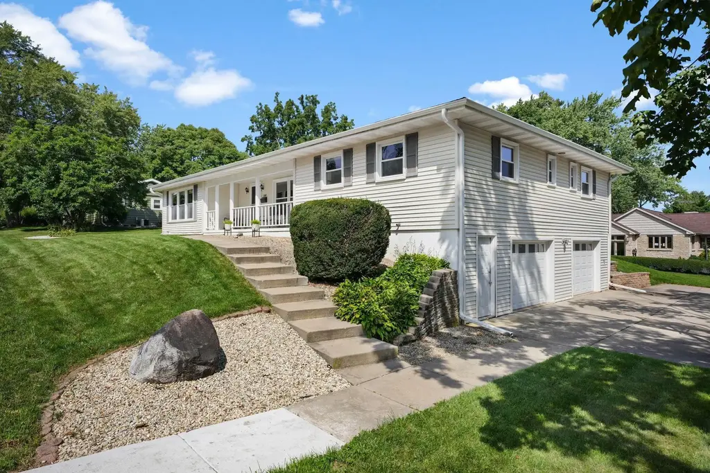 300 Plympton Street, Verona