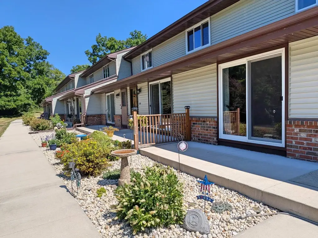 246 Ba Wood Lane, Janesville