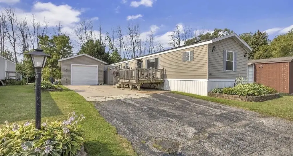 #33 - 33 S Hiawatha Circle, Sheboygan