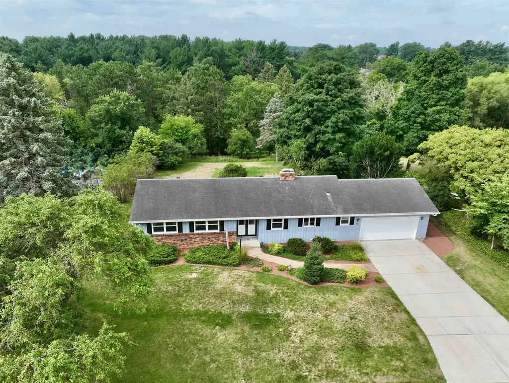 921 Park Ridge Road, Janesville