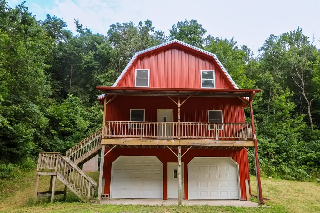 E16003 County Road P, Hillsboro