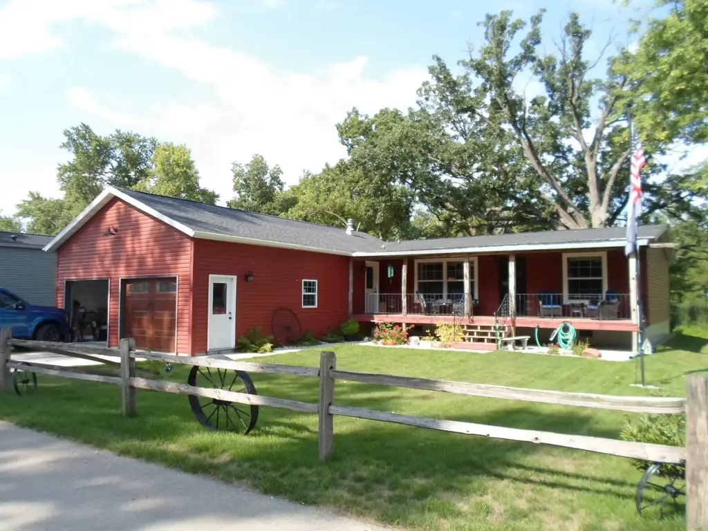 W9800 County Road G, Calamus
