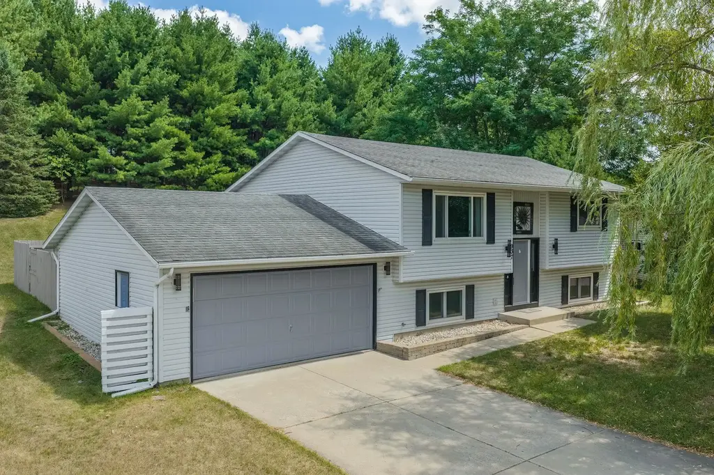 937 Justin Circle, Reedsburg